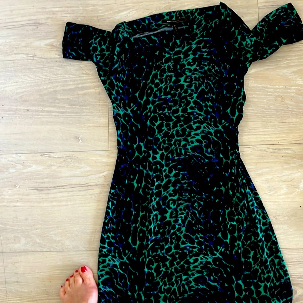 Green/ teal and black Bcbg 3/4 sleeve dress